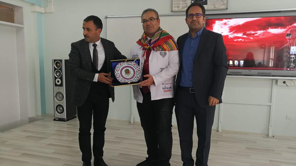 Okulumuzda Prof.Dr. Kürşat Yenilmez ve Prof. Dr. M. Zafer Balbağ tarafından bilim semineri düzenlendi.